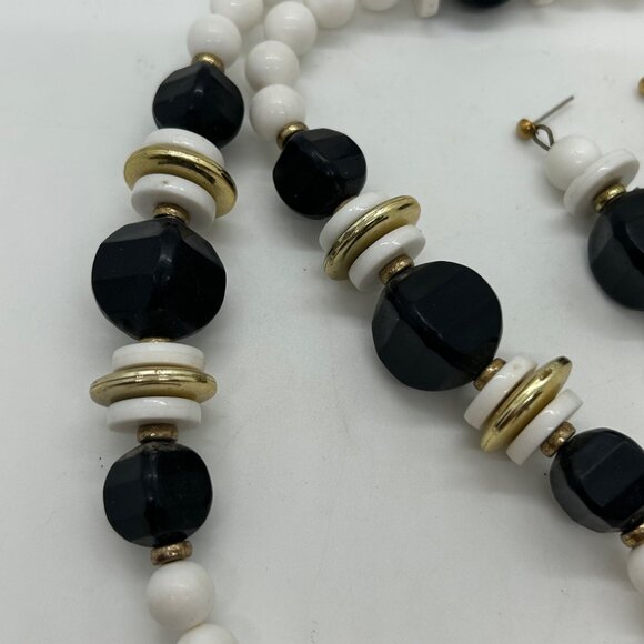 Black & White Acrylic Necklace & Earrings Bead Set Gold-Tone Accents Plastic - Picture 3 of 10